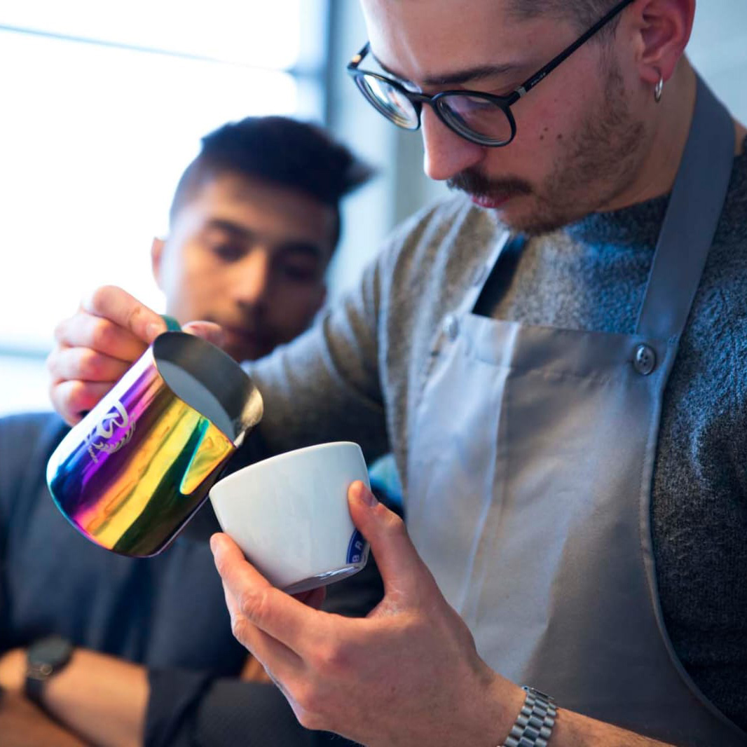 brao-caff-introduzione-barista-kurs-espresso-latte-art-milch image 1