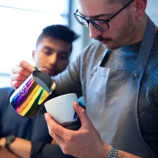 brao-caff-introduzione-barista-kurs-espresso-latte-art-milch image 1